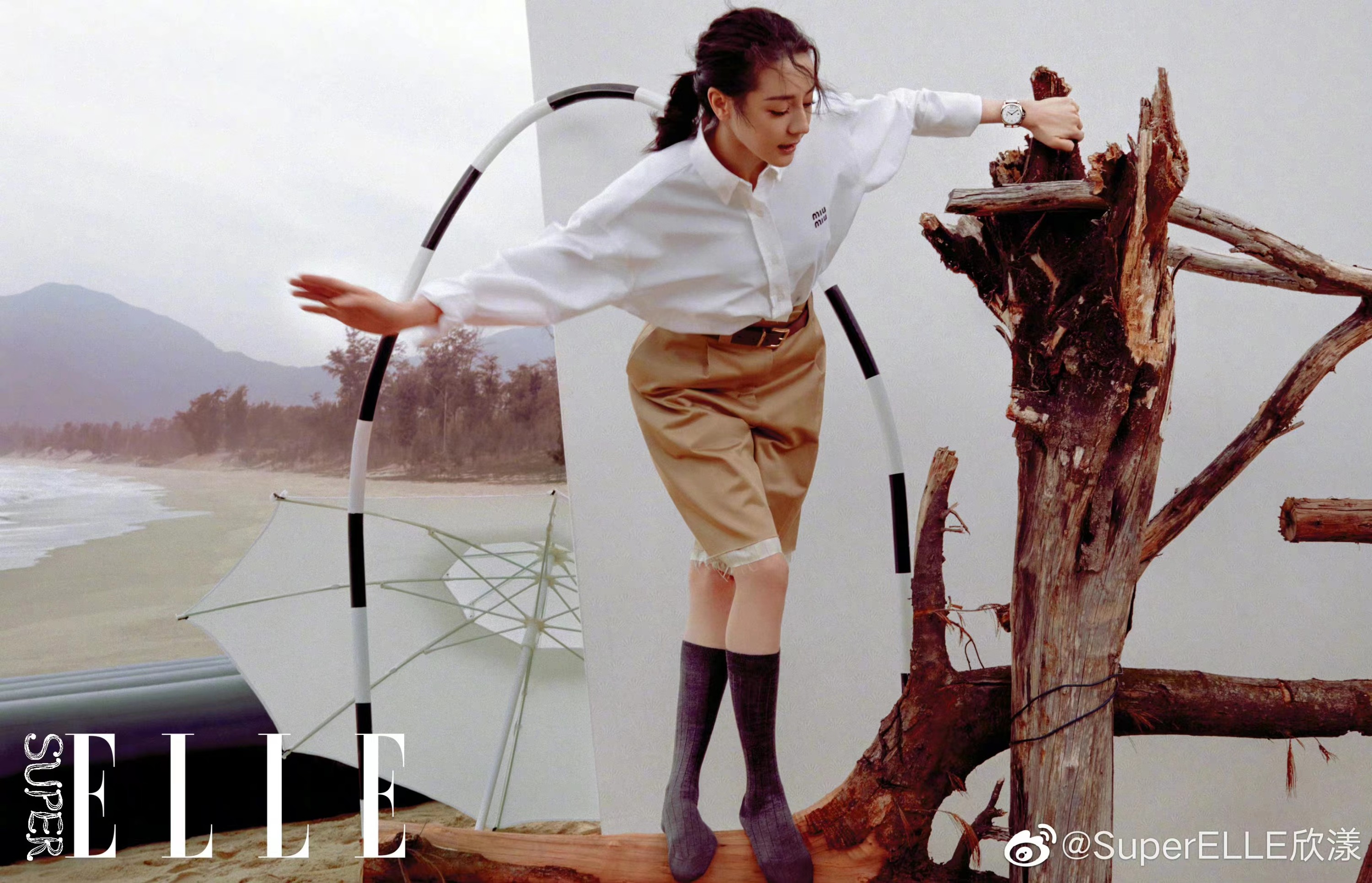 《SuperELLE》2022年1月刊封面